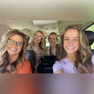 Meet your Posher, Alicia